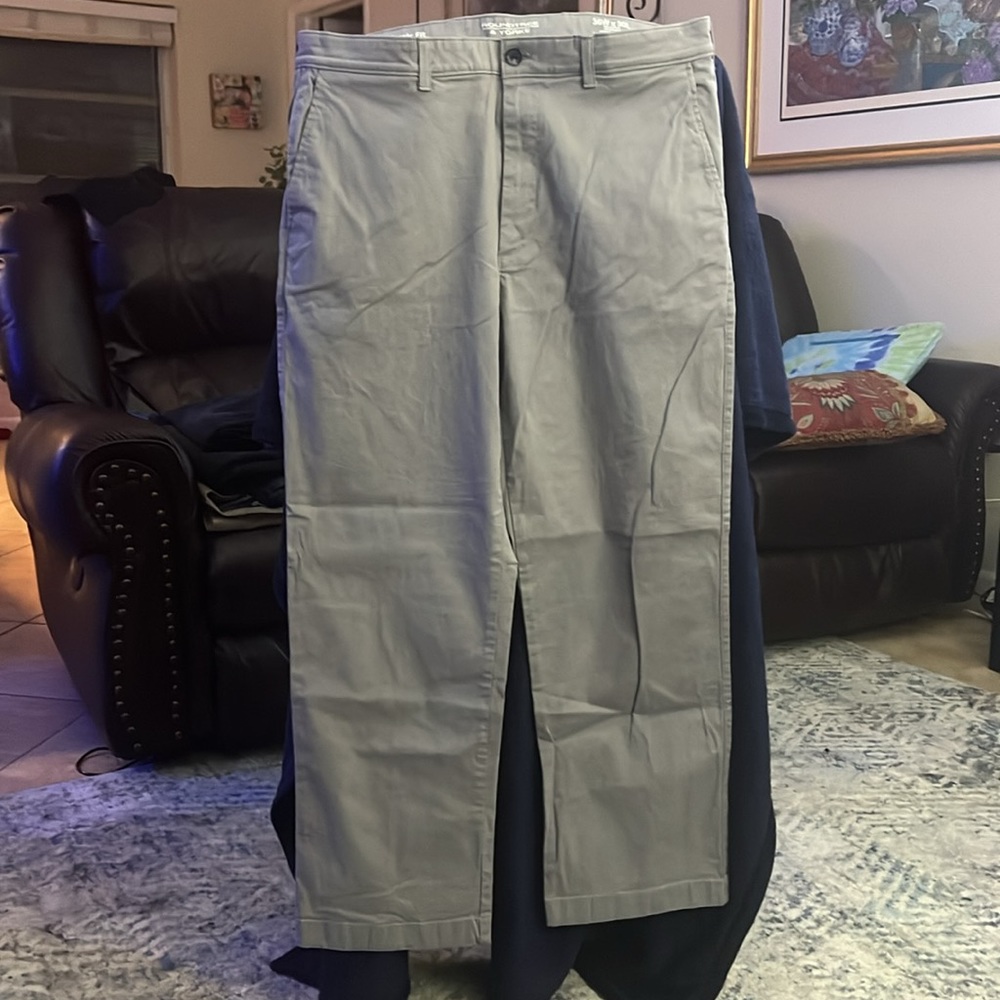 Roundtree and York classic fit gray slacks 36x30 in excellent condition